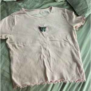 cute pink baby tee crop. from Hollister with a cute butterfly 💗🦋